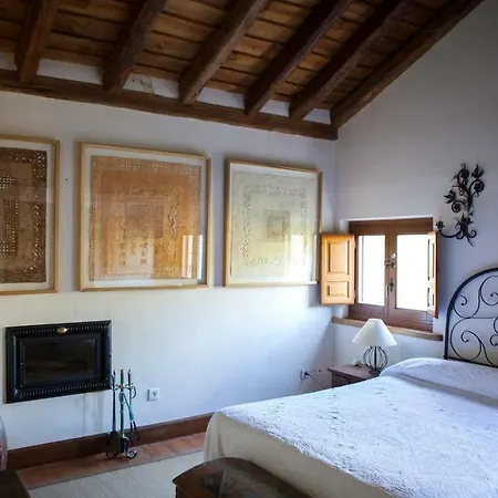 Charming Boutique Country House: La Casa Vieja Kır Evi Sotosalbos